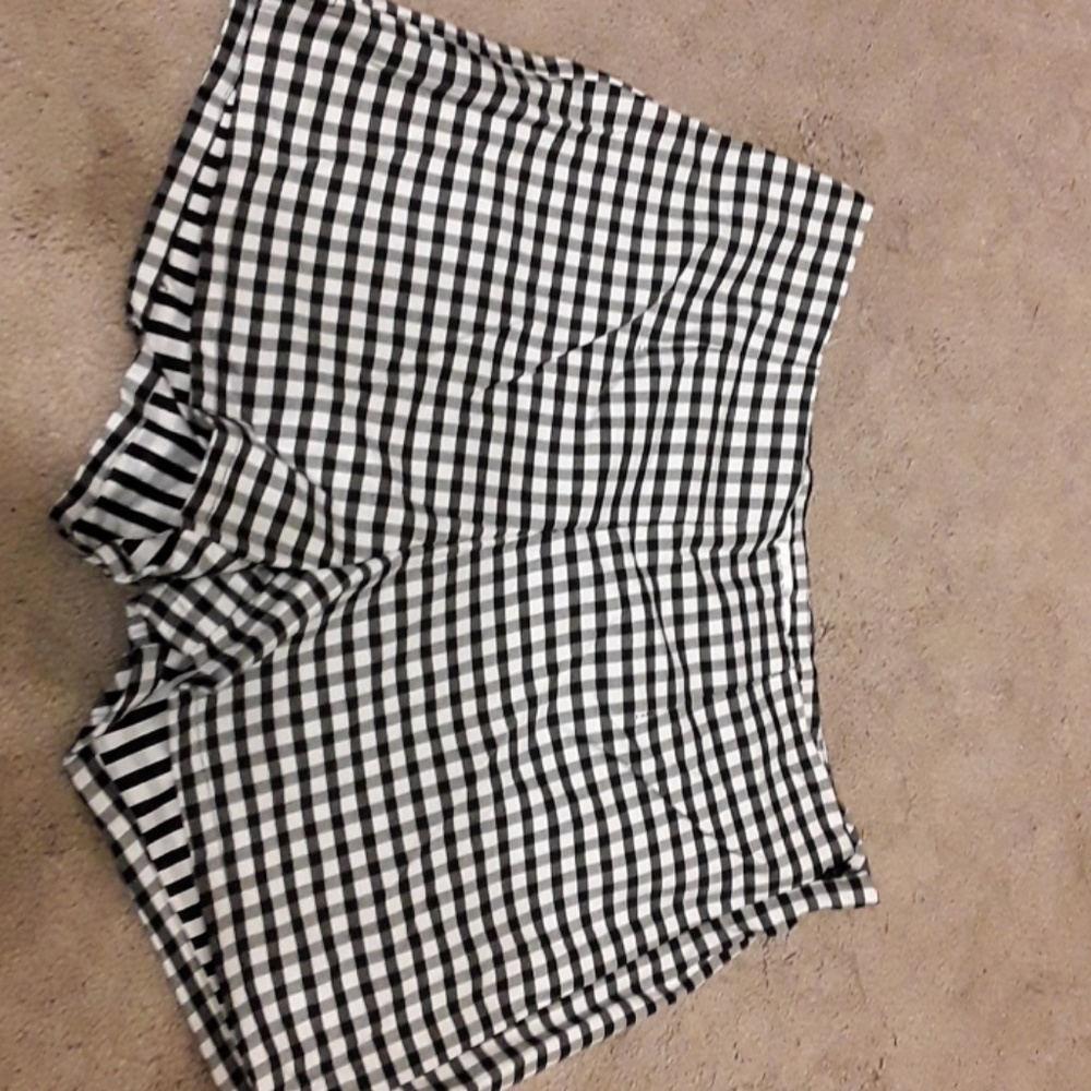 Guess square shorts